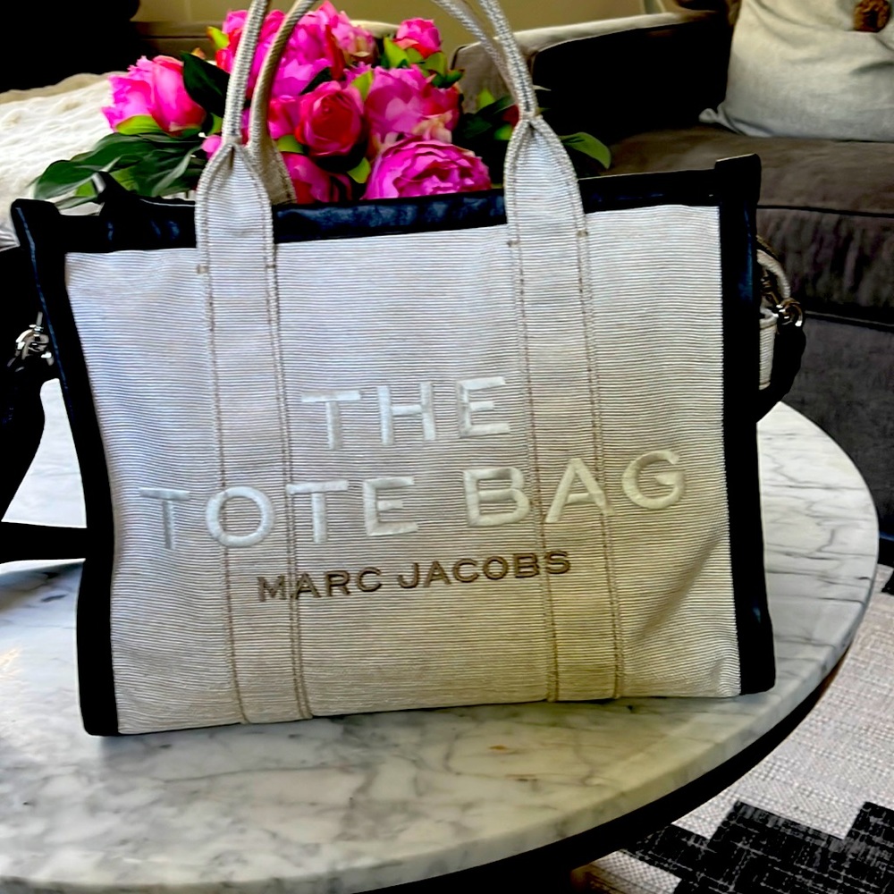Marc Jacobs The Tote Bag~The Small Summer Tote Bag